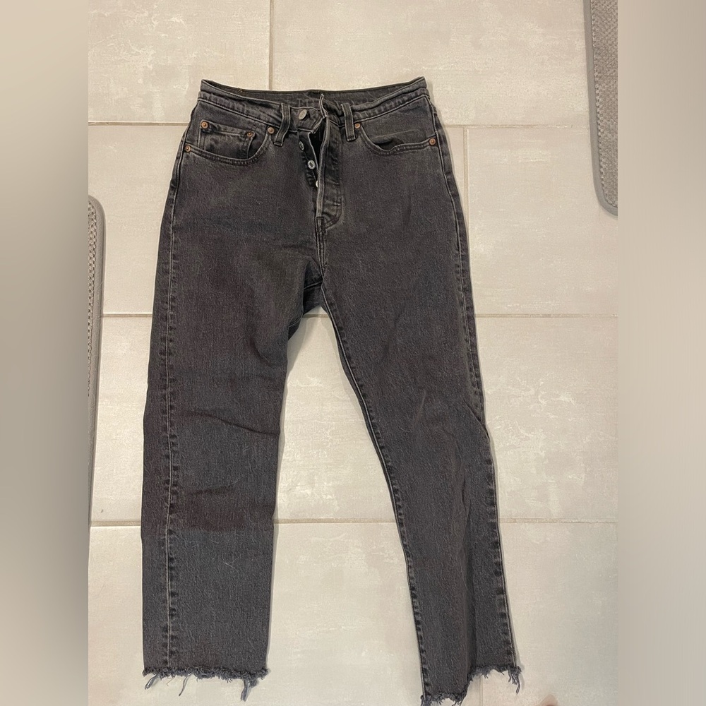 Levi’s black jeans cropped